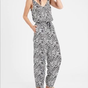 Banana Republic Tank and Wide Leg Pull On Pants Set - Black/White